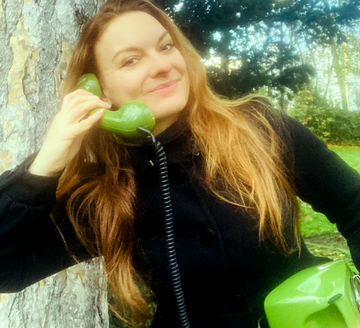 Vildgroen Ernährung Celia am Telefon